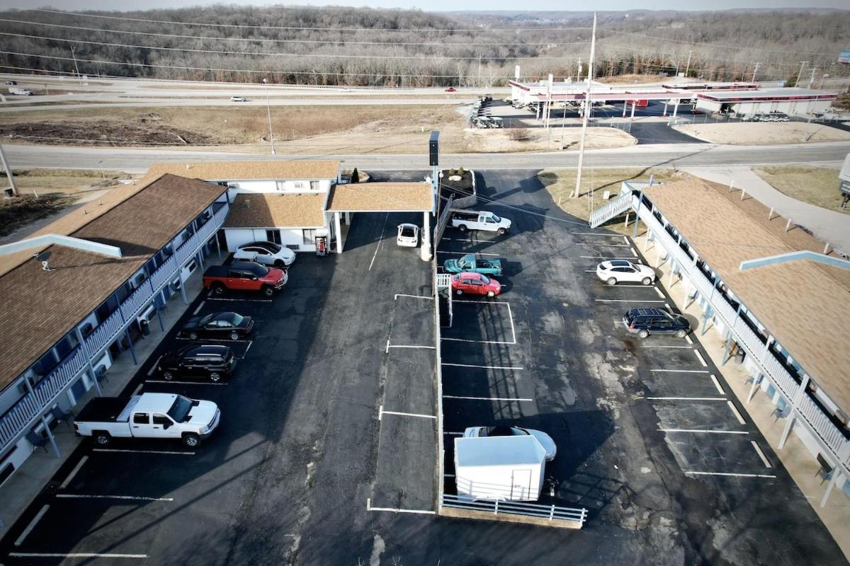 Ozark Inn And Suites Osage Beach Esterno foto