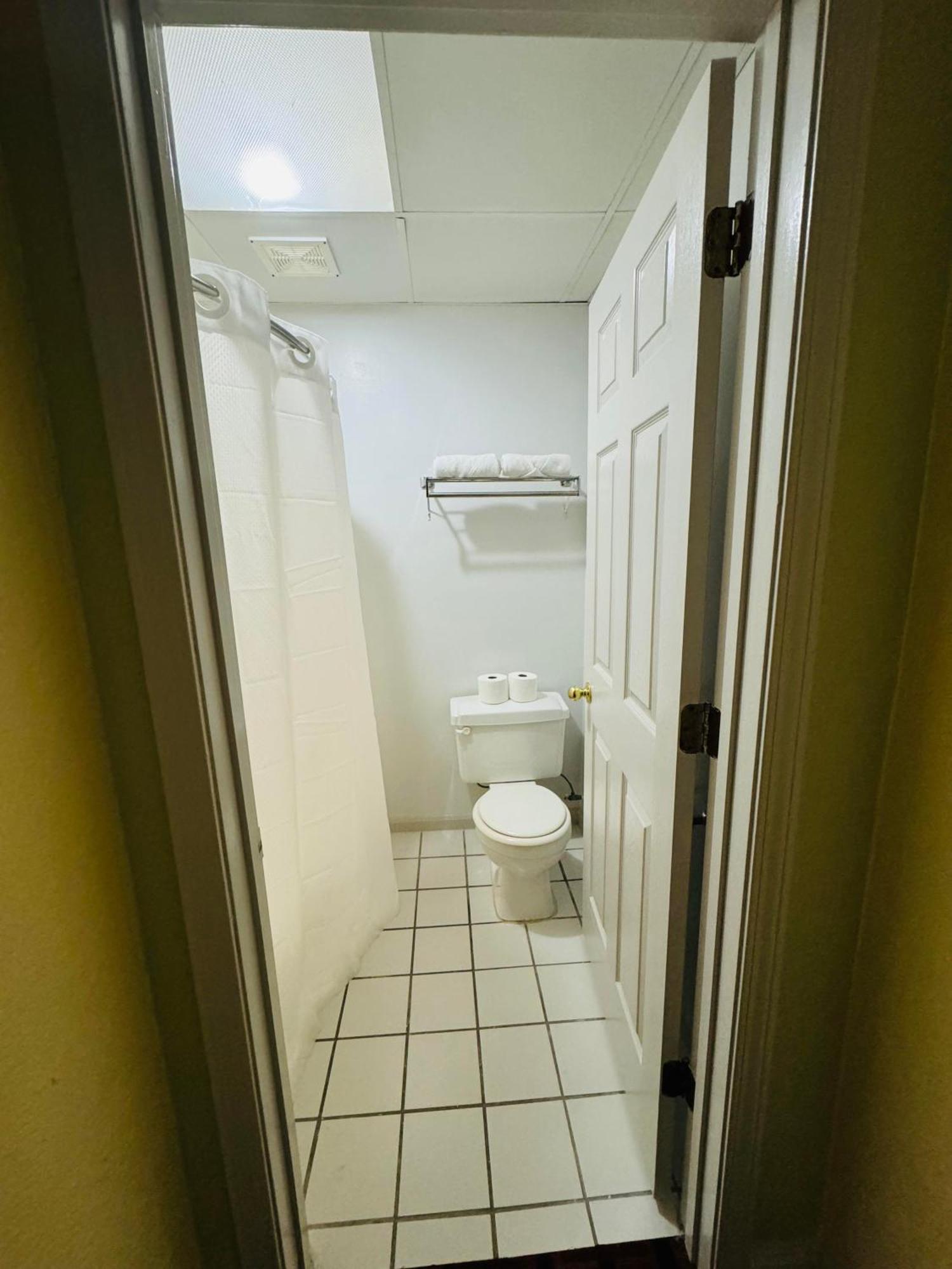 Ozark Inn And Suites Osage Beach Esterno foto
